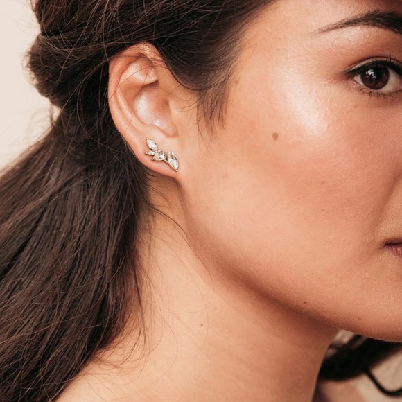 Olive and Piper Sydney Studs and Circle shape hoop earrings - Picture 4 of 4